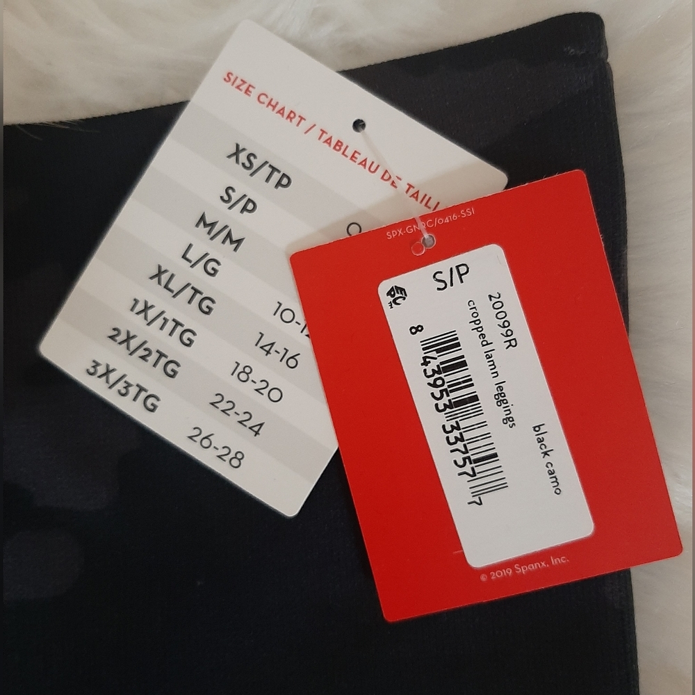 NWT SPANX Look At Me Now Seamless Shaping Cropped Camo Leggings - Picture 8 of 10